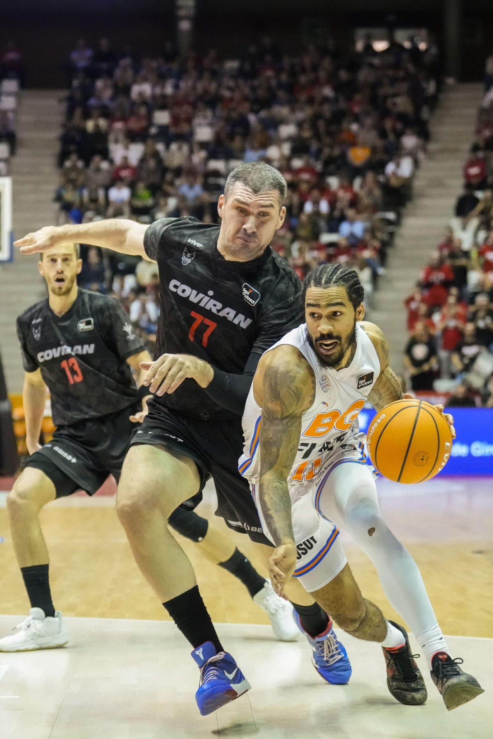 Las imágenes del Bàsquet Girona-Covirán Granada