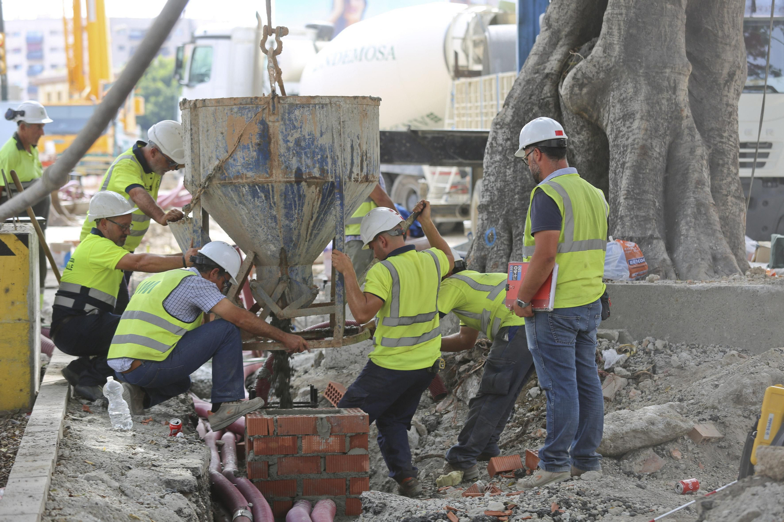 Fotos de la obra a contrarreloj en la Alameda Principal de Málaga