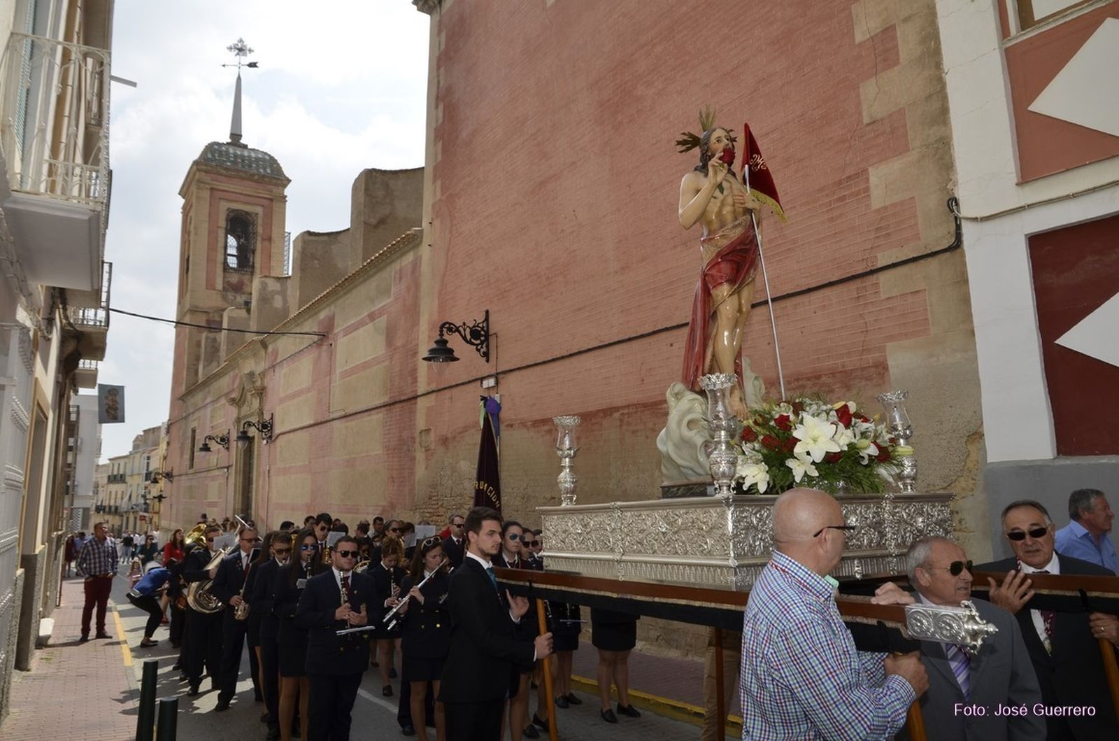 Procesión del Resucitado con la que se cierra la Semana Grande de Cuevas del Almanzora, declarada de Interés Turístico Andaluz.