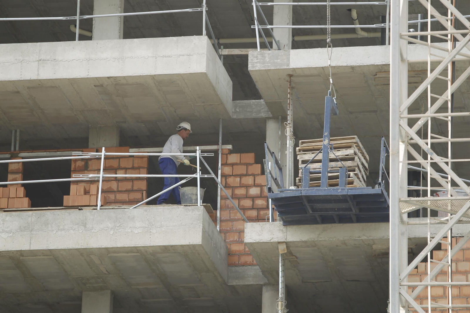 Fotogalería coronavirus a pie de obra en Almería
