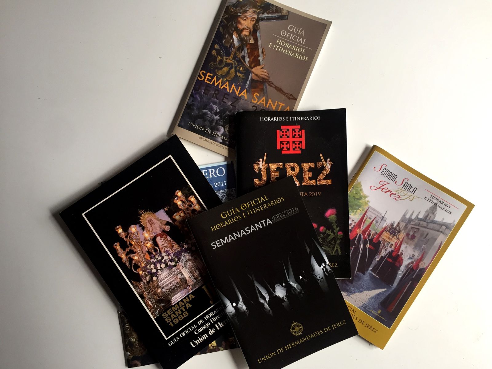 Horarios e itinerarios editados por la Unión de Hermandades.