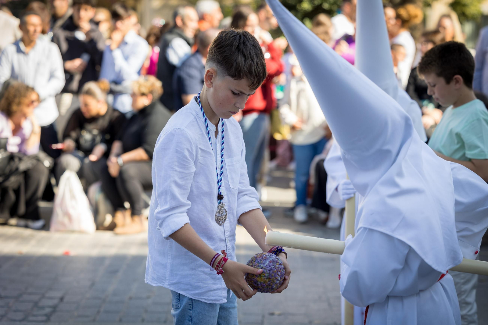 Imágenes de la salida de la Sagrada Cena en la Semana Santa de Cádiz 2025