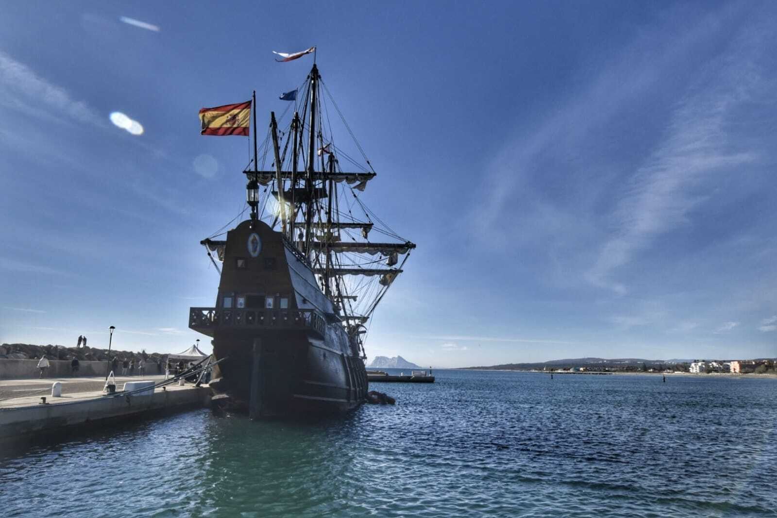 El galeón 'Andalucía', en el Puerto de Sotogrande.