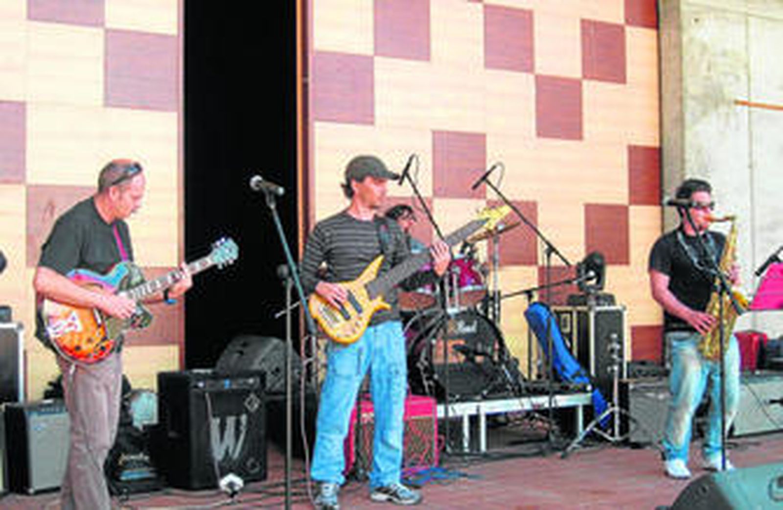 Uno de los grupos que actuaron en la Fiesta de la Primavera del pasado mes de abril.