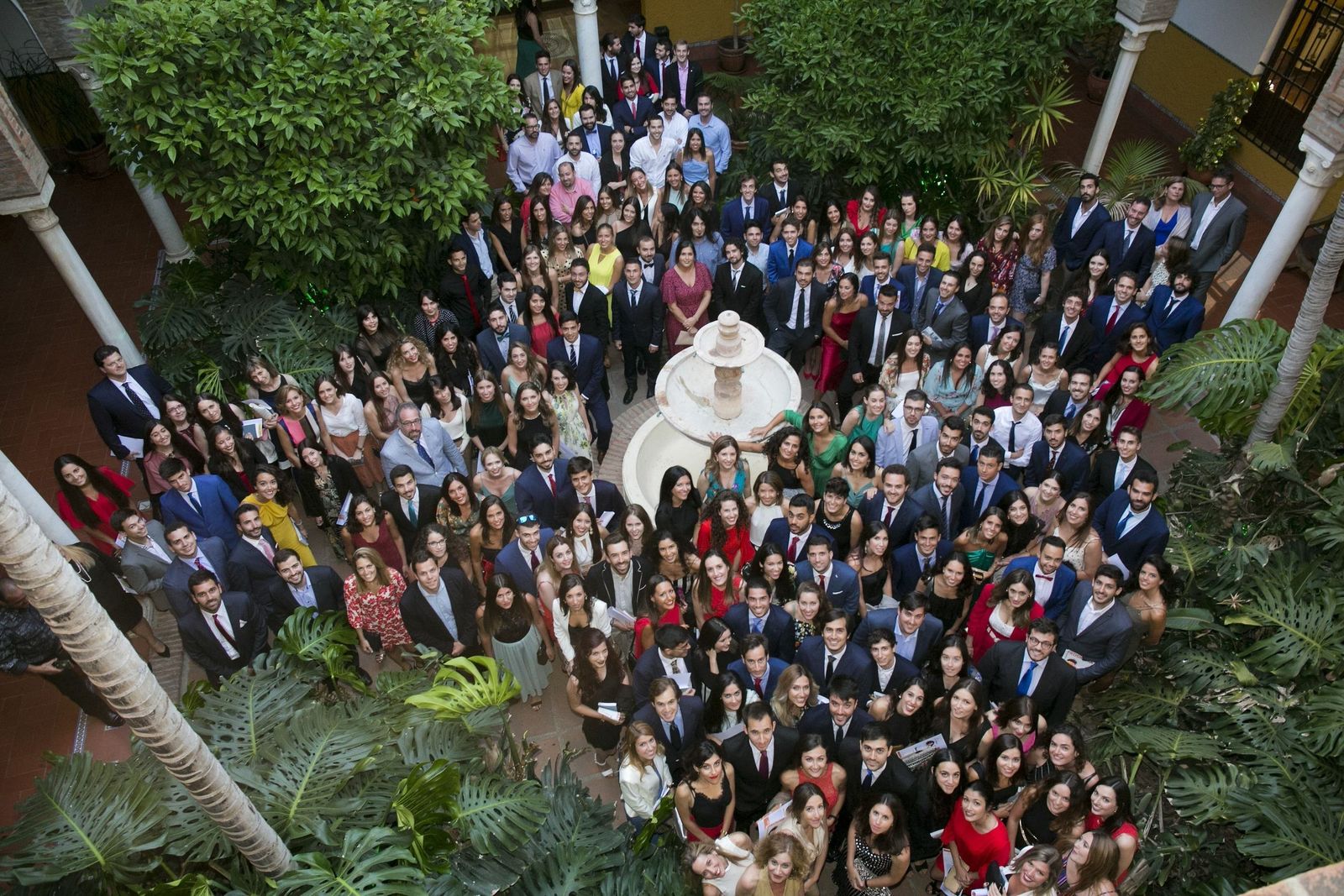 El Colegio de Médicos de Málaga da la bienvenida a residentes y nuevos colegiados.