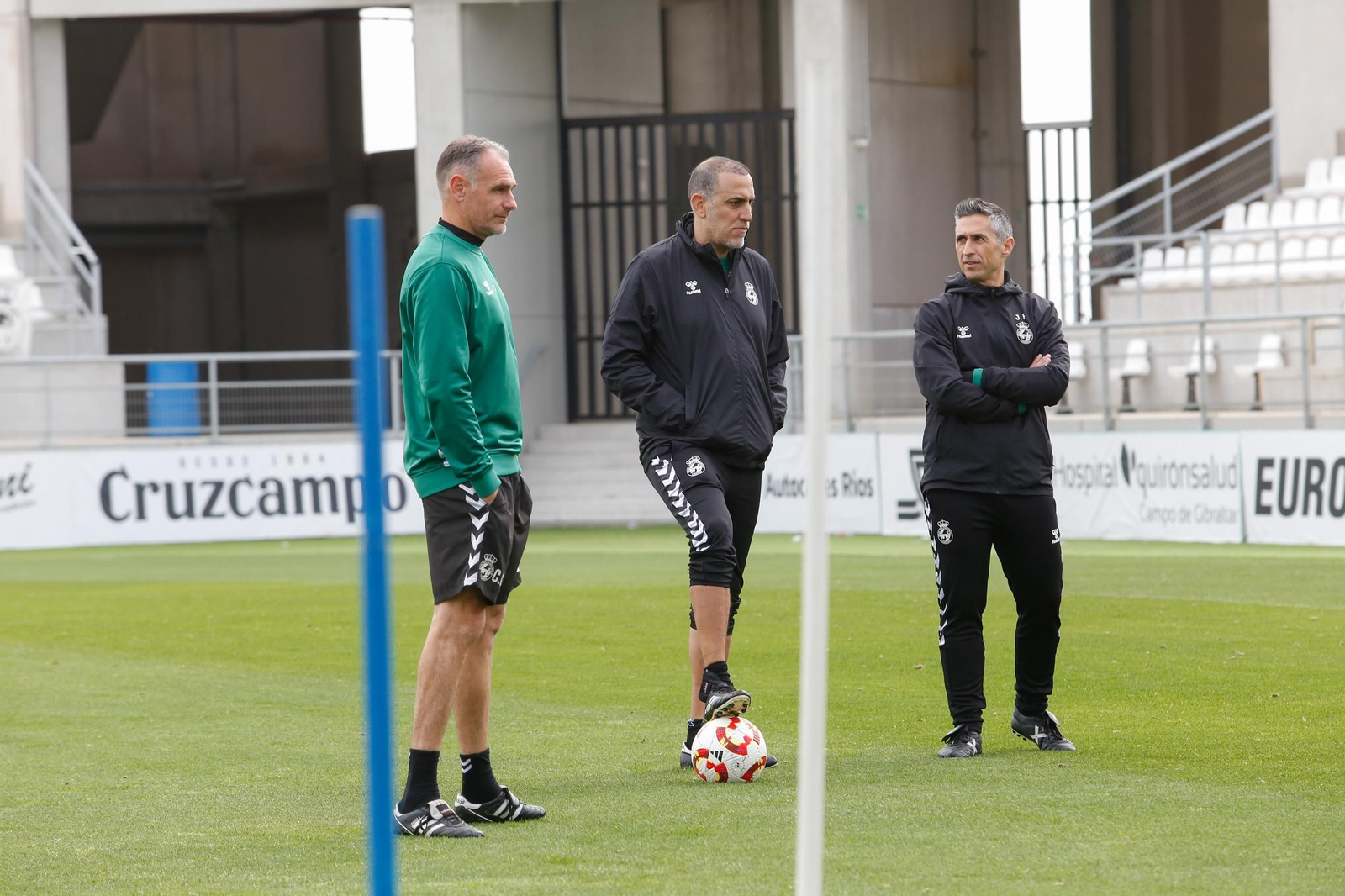 Las fotos del relevo en el banquillo de la Balona