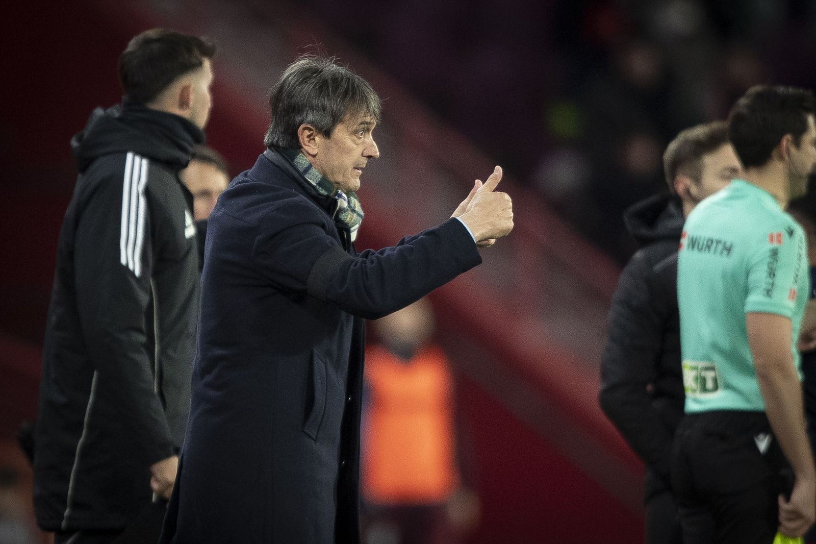Pacheta da órdenes a los suyos en el partido ante el Eibar
