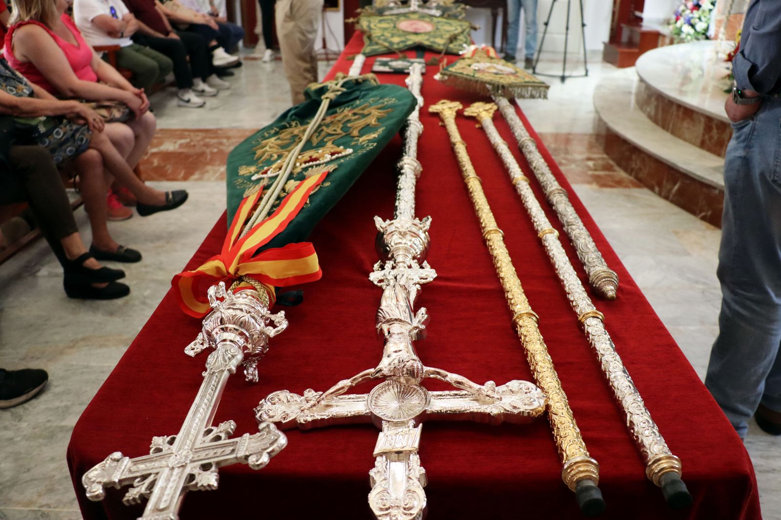 Visita guiada de la ONCE a la Hermandad de Emigrantes de Huelva, en imágenes