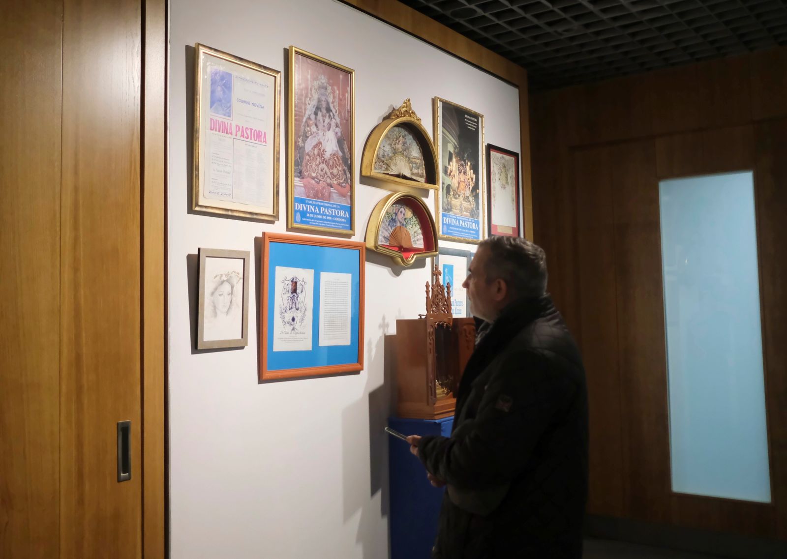 La exposición 'El resurgir de una devoción', de la Divina Pastora de las Almas de Córdoba, en imágenes