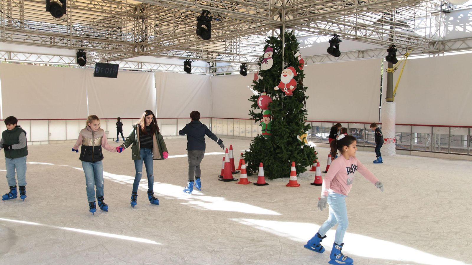 Pista de patinaje ubicada en la Rambla de Almería hasta el próximo día 8 de enero