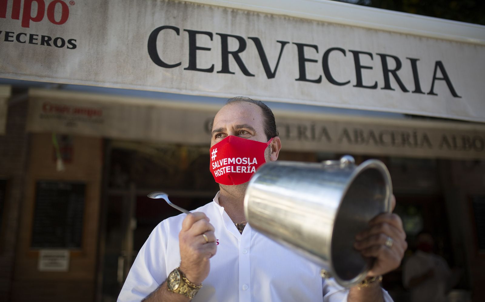 El cierre de los comercios y la hostelería se adelantan en Sevilla