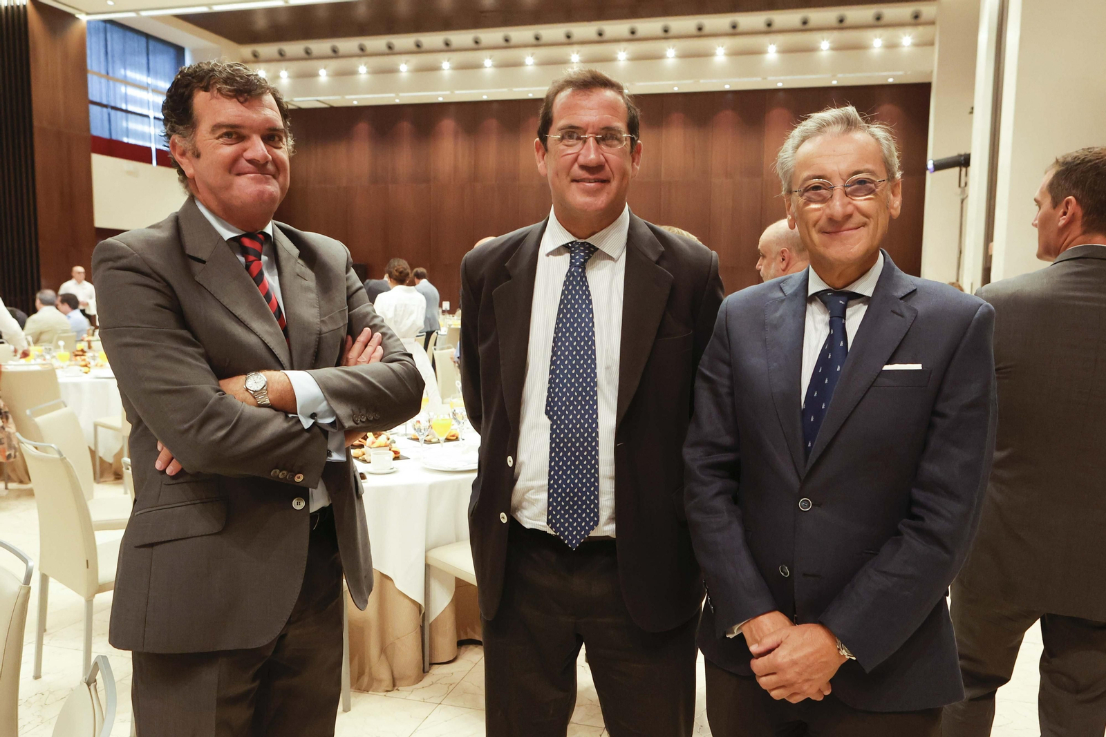 Imágenes de los asistentes al Foro Joly con Hugo Morán