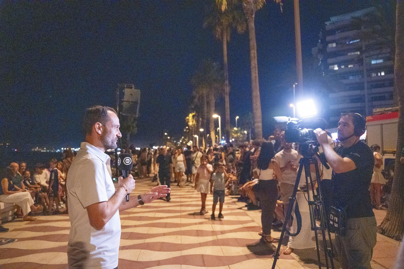 Las mejores imágenes del espectáculo piromusical que da cierre a la feria de Almería