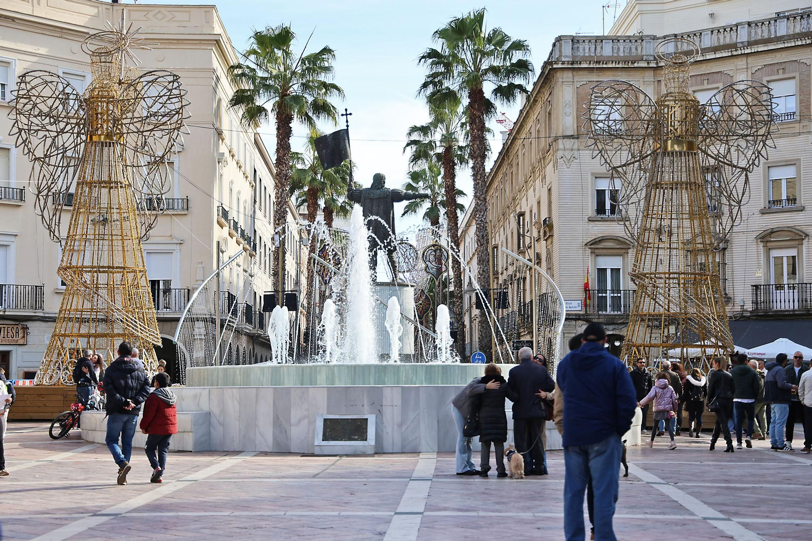 Imágenes del mercado navideño de la Plaza de Las Monjas