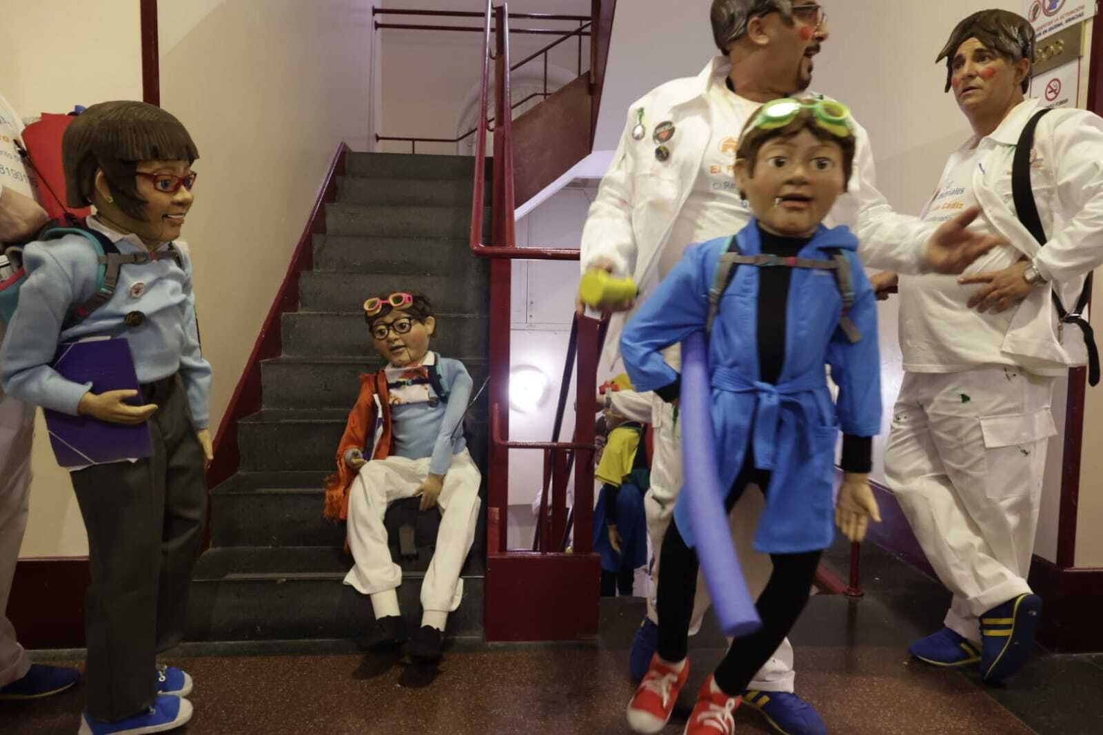 Chirigota 'Dios mío qué tarde!!!' en camerinos