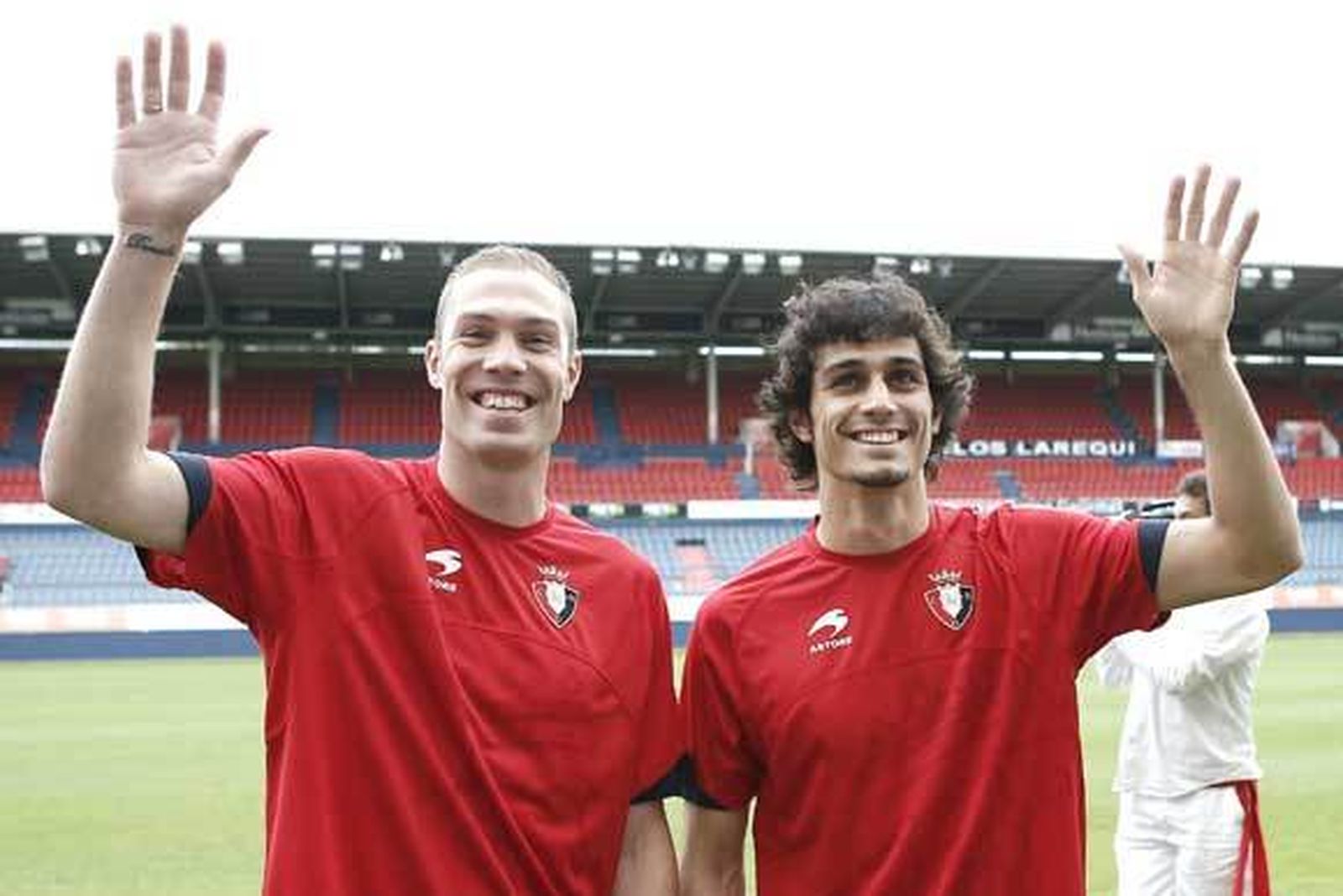 El excadista Nano y Arribas, dos de los refuerzos de Osasuna. /EFE