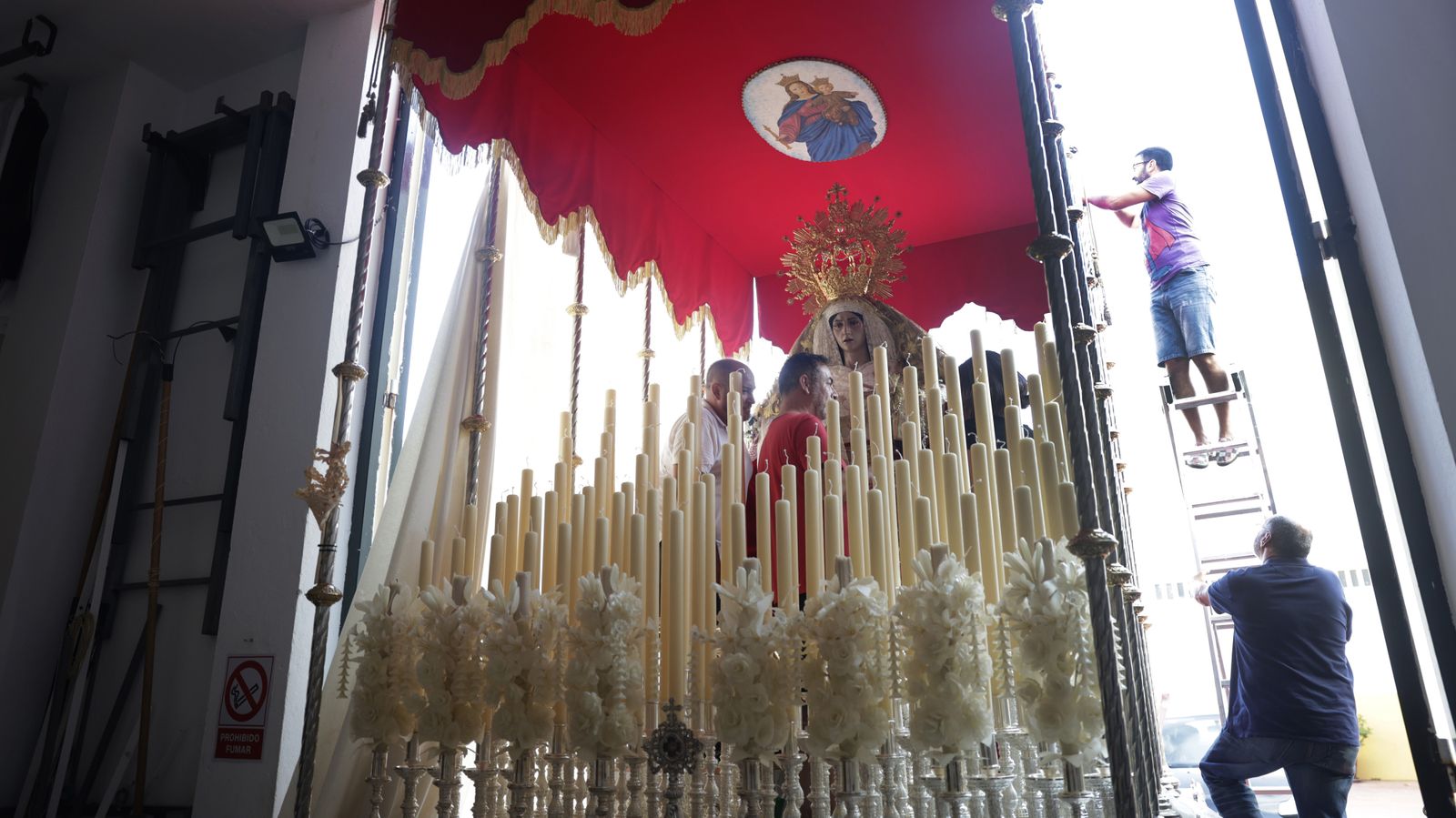 Preparativos en las iglesias de Algeciras para la Magna Mariana, en imágenes