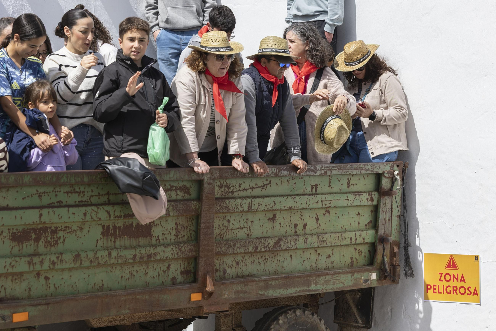 Las imágenes del Toro Embolao de Vejer 2025