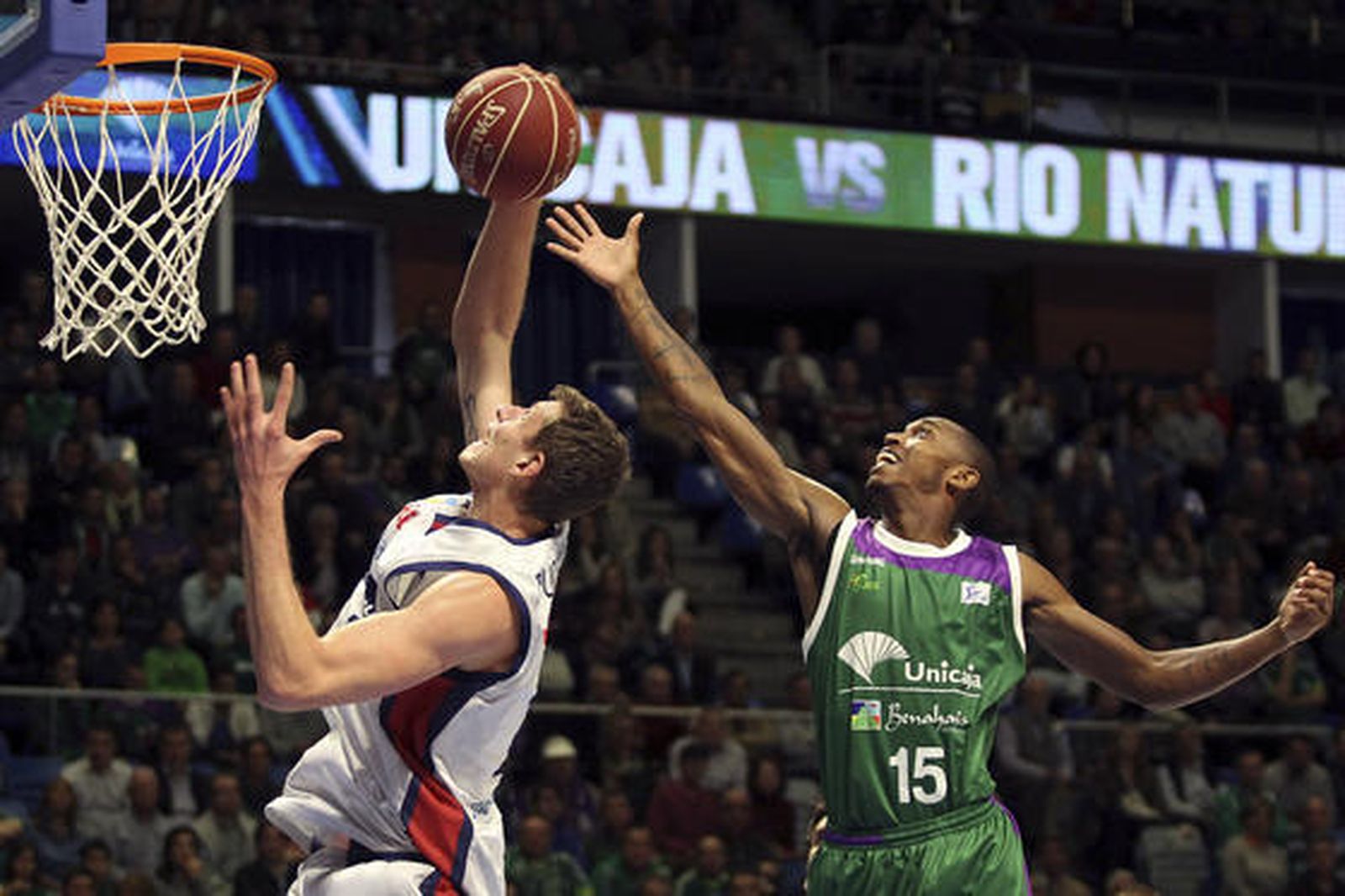 Victoria con el gancho (73-65)