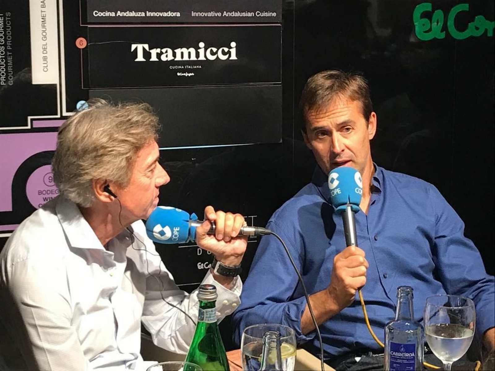 Lopetegui atiende a Rafael Almansa, de la cadena COPE.