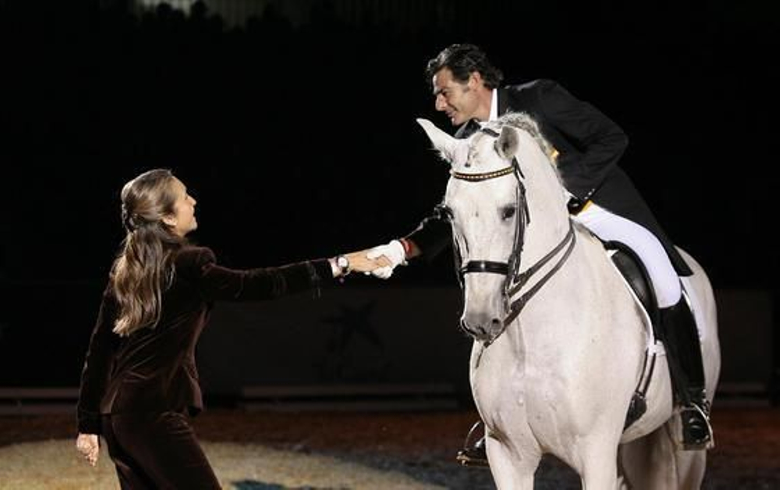 La Infanta saluda a Juan Manuel Muñoz, uno de los caballistas de Sicab 2010.

Foto: Juan Carlos Muñoz