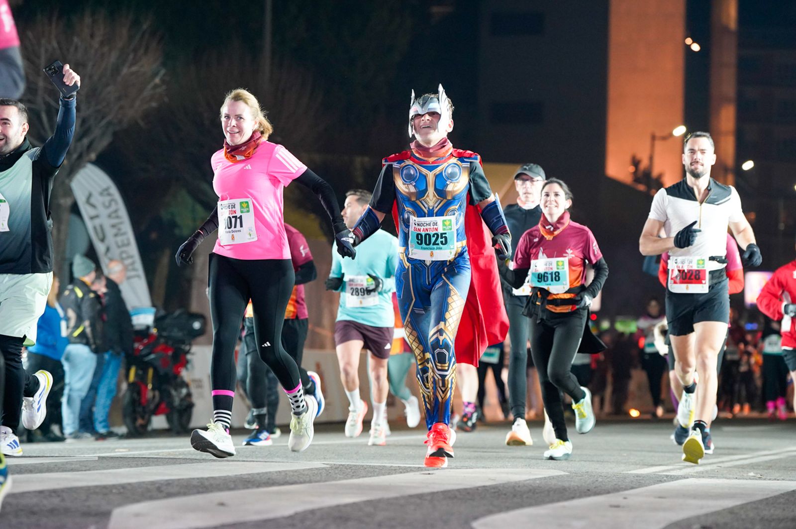 En imágenes: búscate en tu llegada a meta de la Carrera de San Antón 2026 (19)