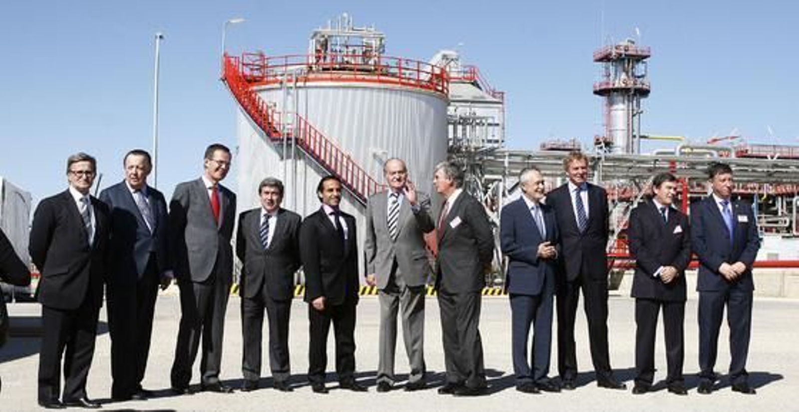 El rey Juan Carlos inaugura la ampliación de la refinería de Cepsa La Rábida. / Alberto Domínguez