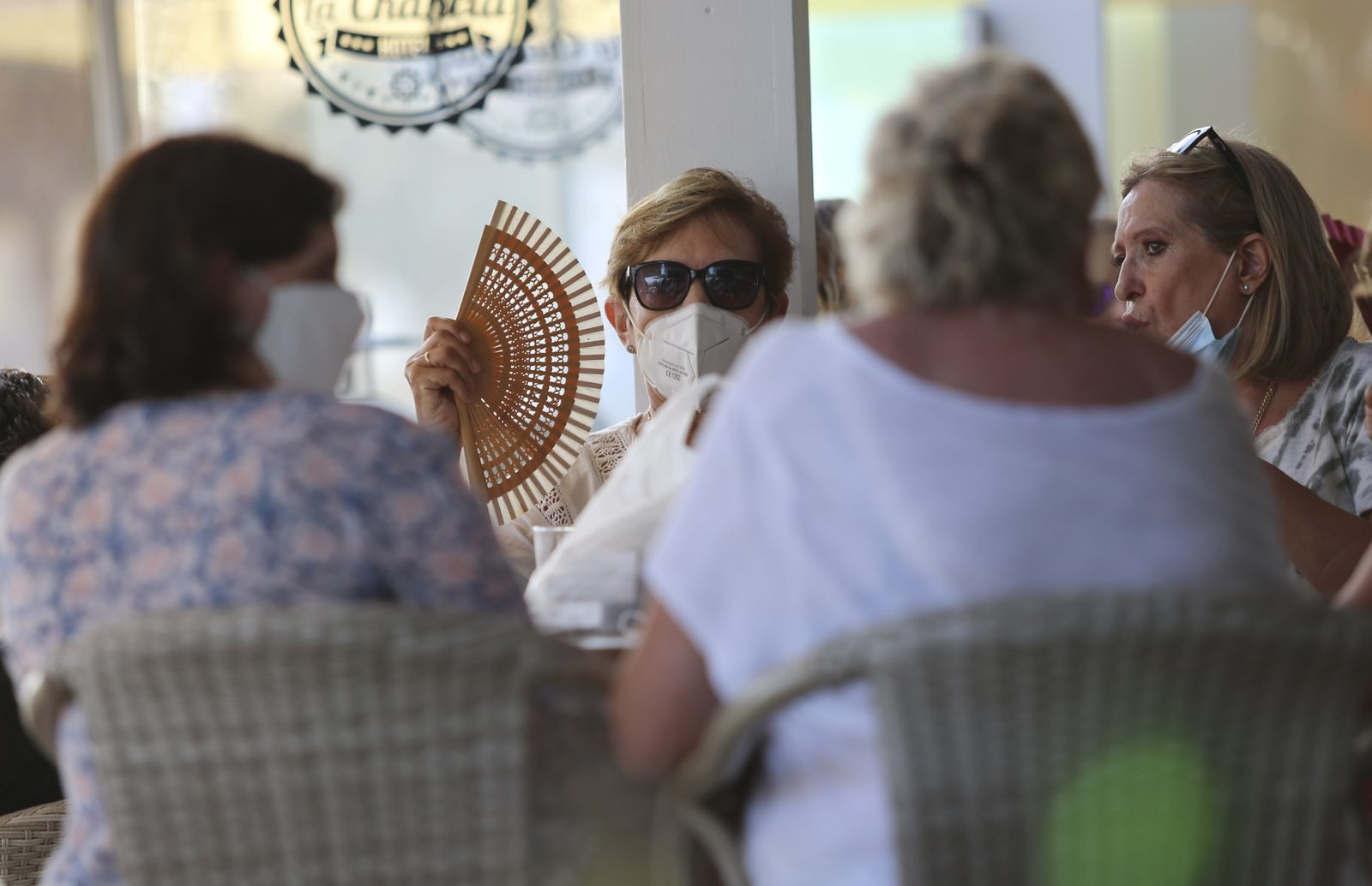 Así se está viviendo el verano del coronavirus en Pedregalejo. Fotos al atardecer
