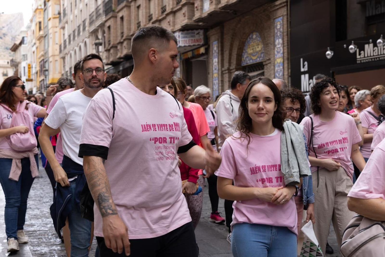 Jaén se viste de rosa con una marcha reivindicativa contra el cáncer de mama