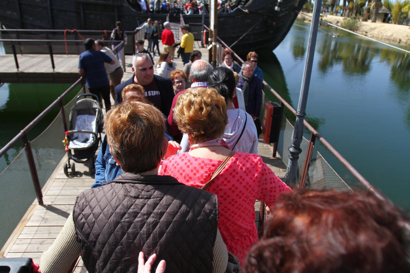 Imágenes del día de puertas abiertas en el muelle de las Carabelas