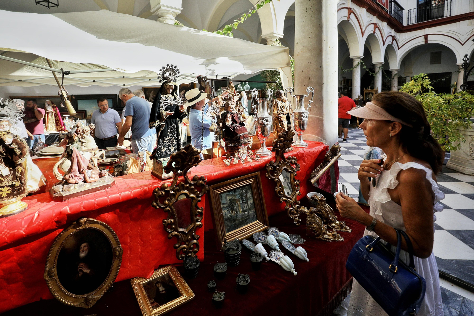 Las imágenes del Mercado de Antigüedades y Coleccionismo en el convento de Santo Domingo
