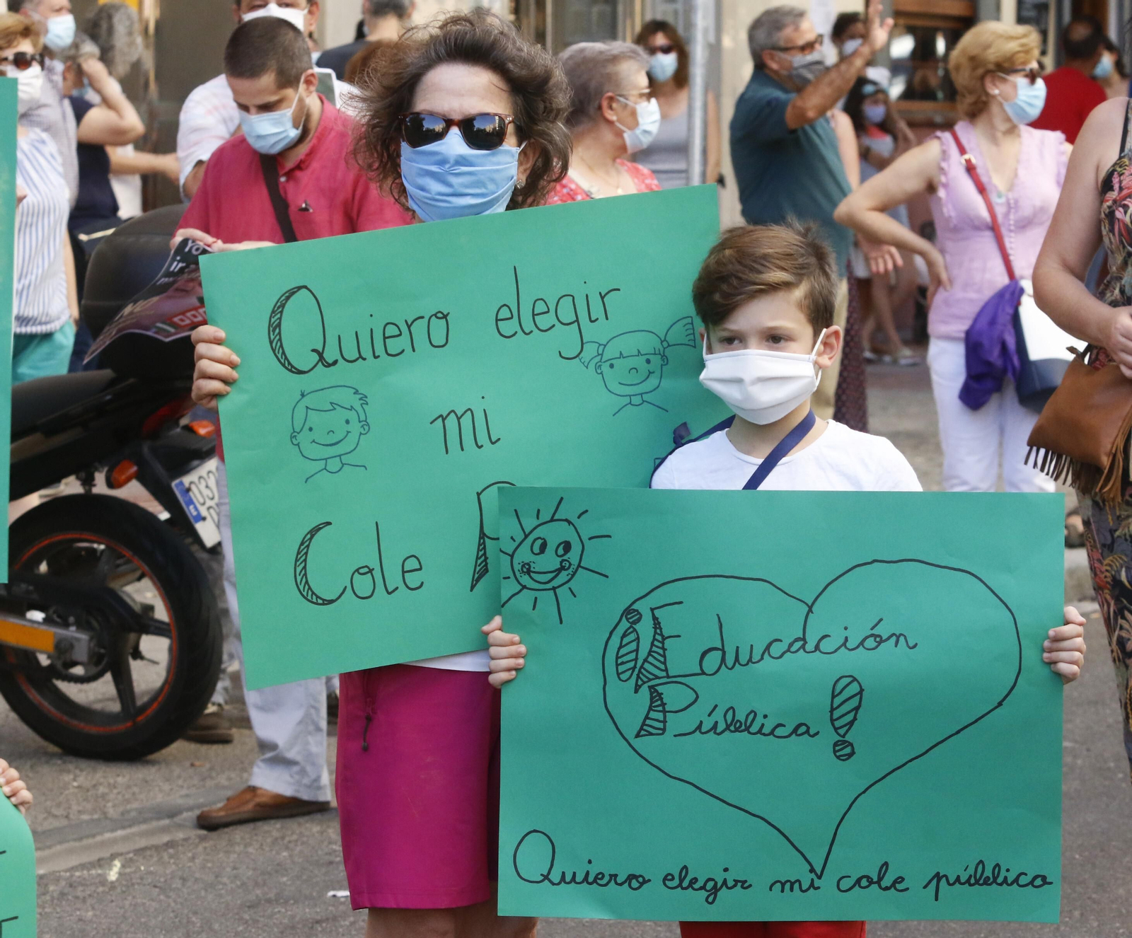 Las imágenes de la concentración contra el cierre de unidades en Córdoba