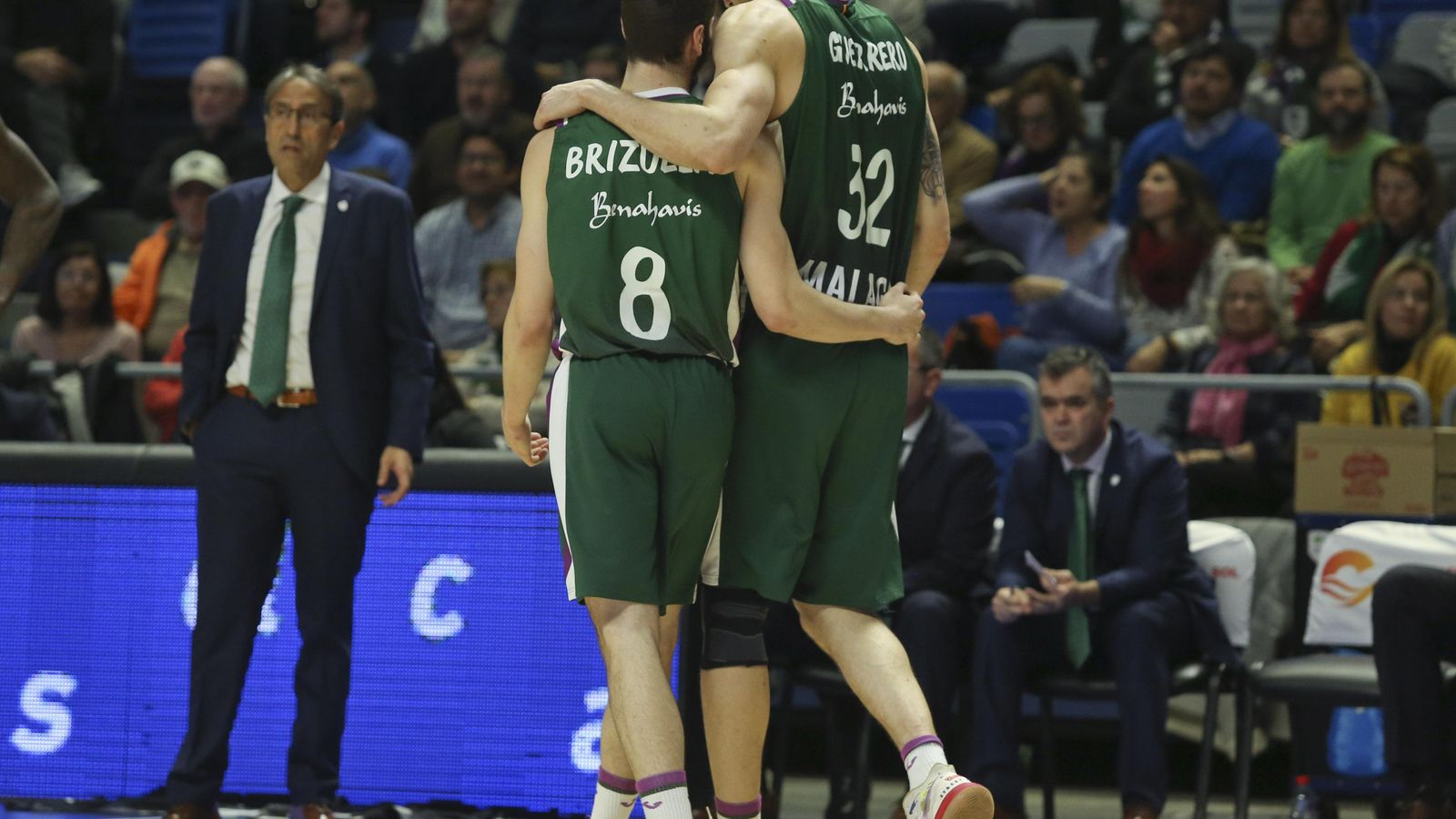 Darío Brizuela y Rubén Guerrero dialogan en el Unicaja-MoraBanc.