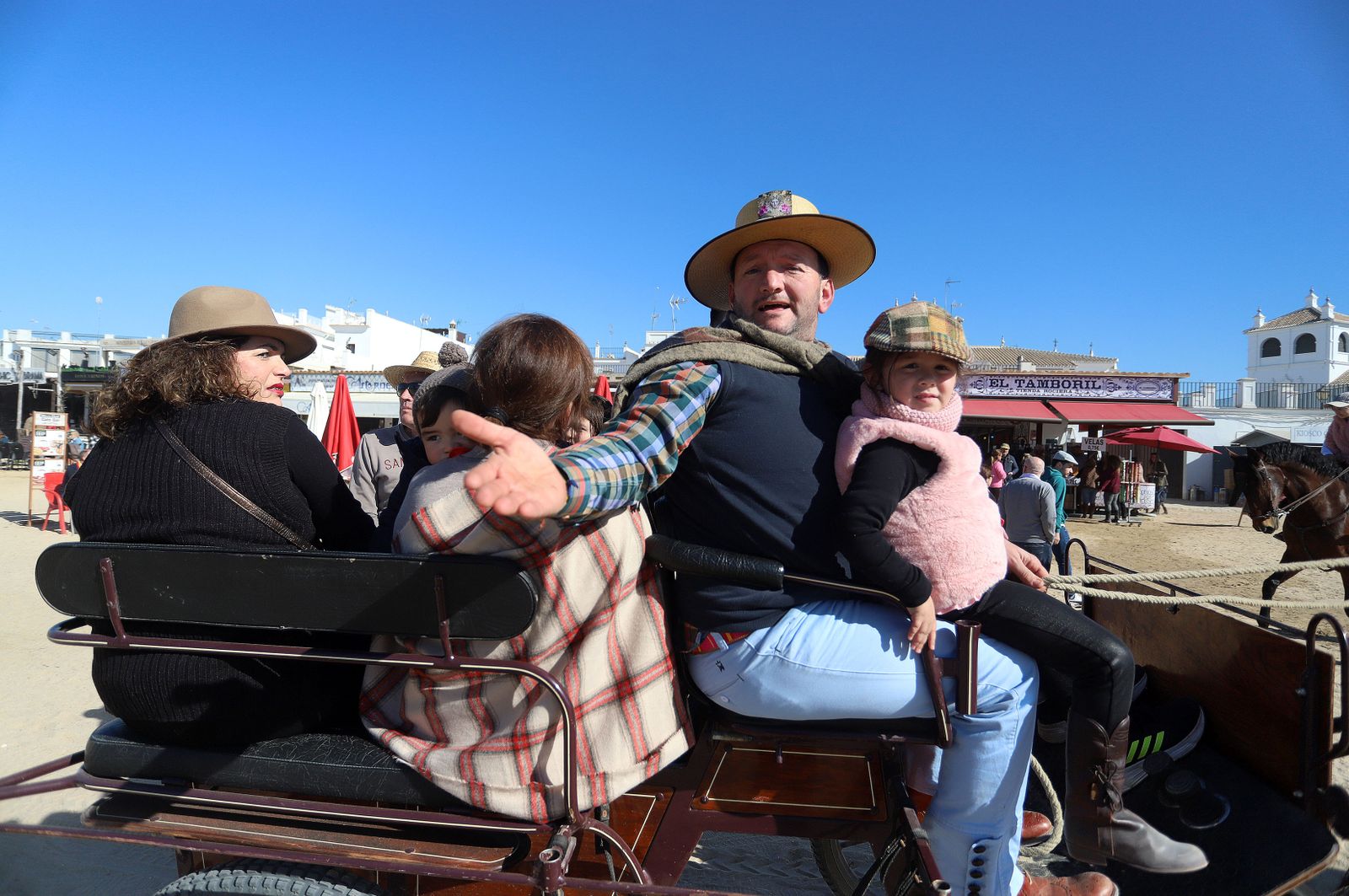 Imágenes del ambiente previo a la celebración de la Candelaria en El Rocío