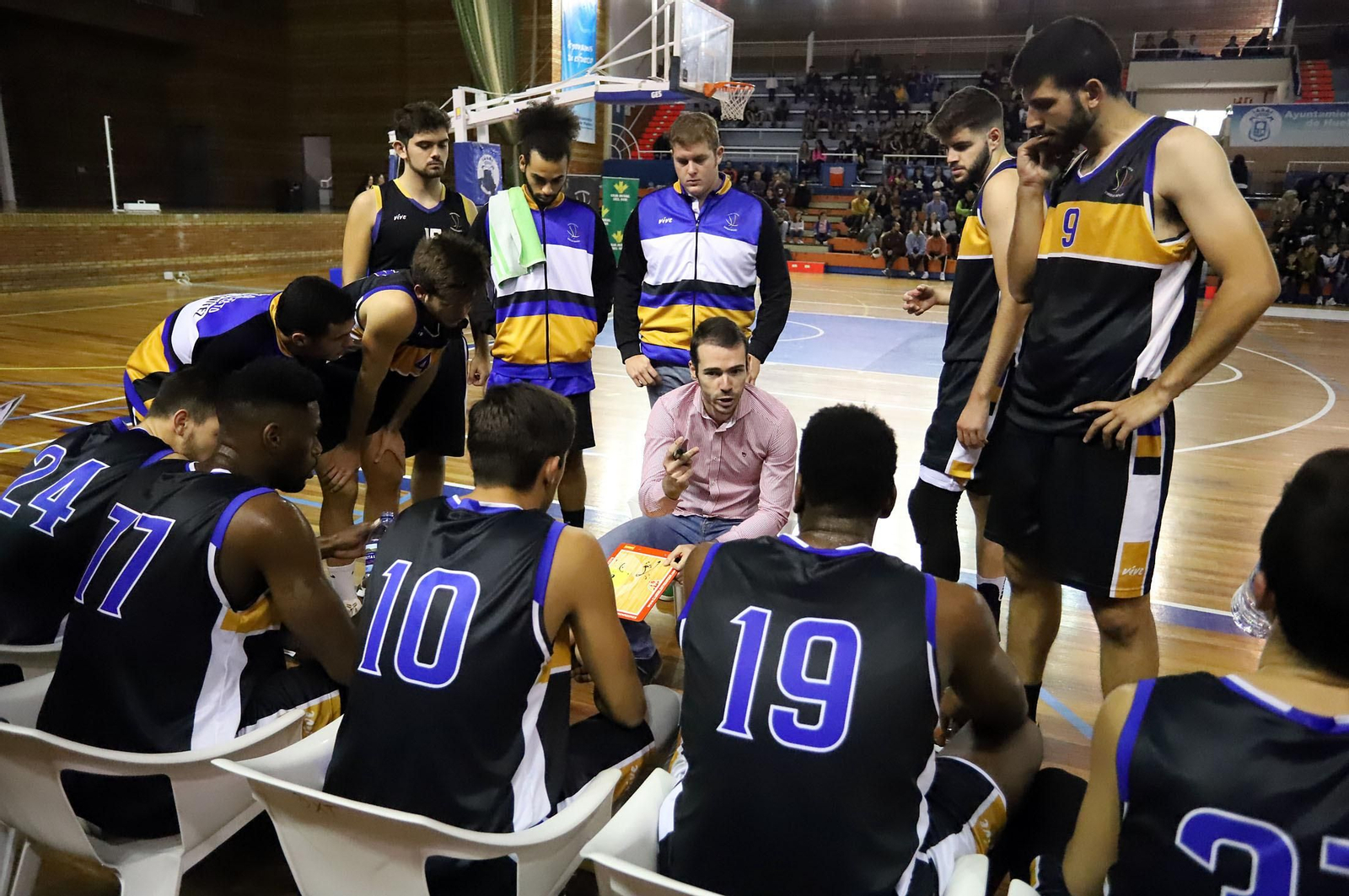 Las mejores fotos del partido de baloncesto Huelva - ULB