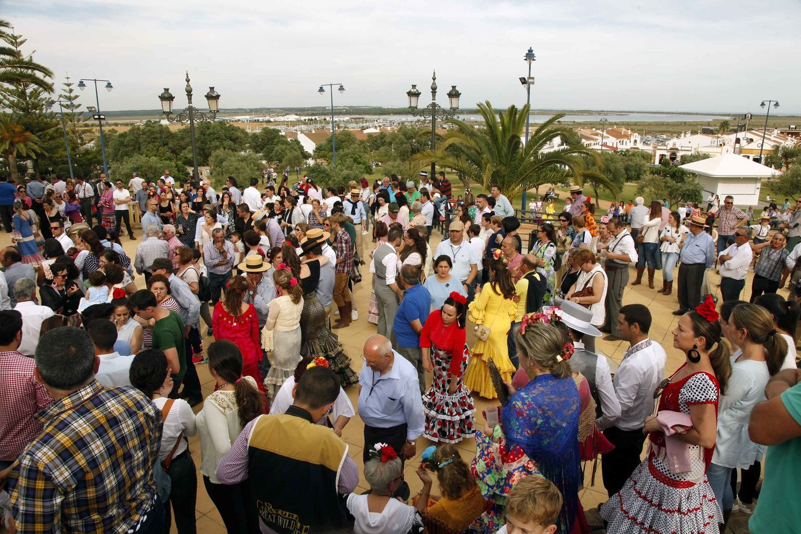 Las imágenes de la procesión de la Virgen de la Bella por el recinto romero de El Terrón