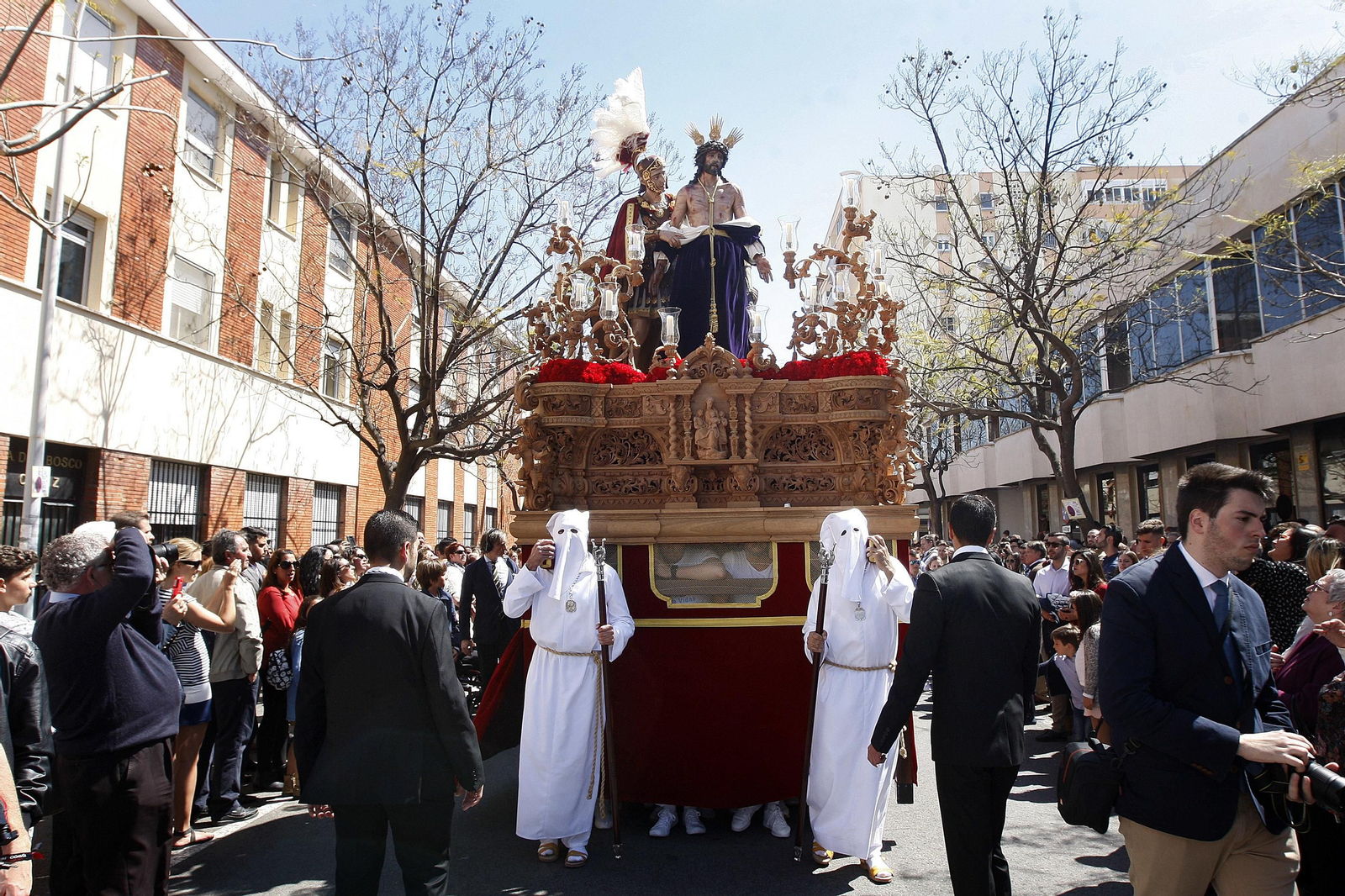 Salida de la hermandad del Despojado