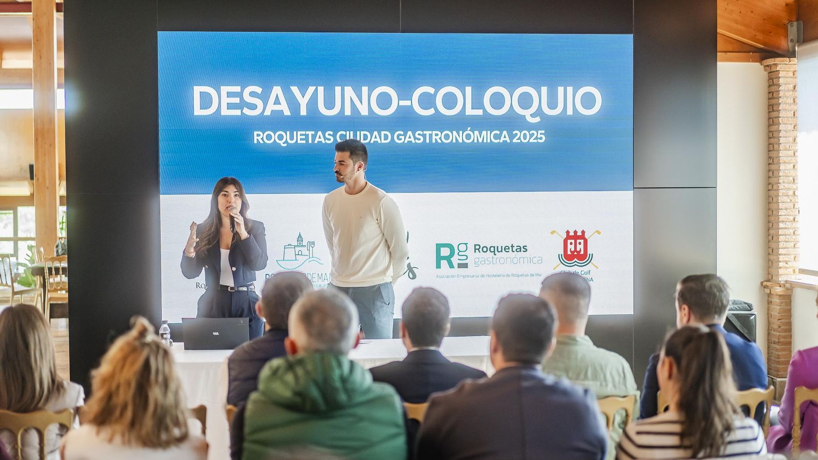 La edil Amalia López ha presentado el acto.