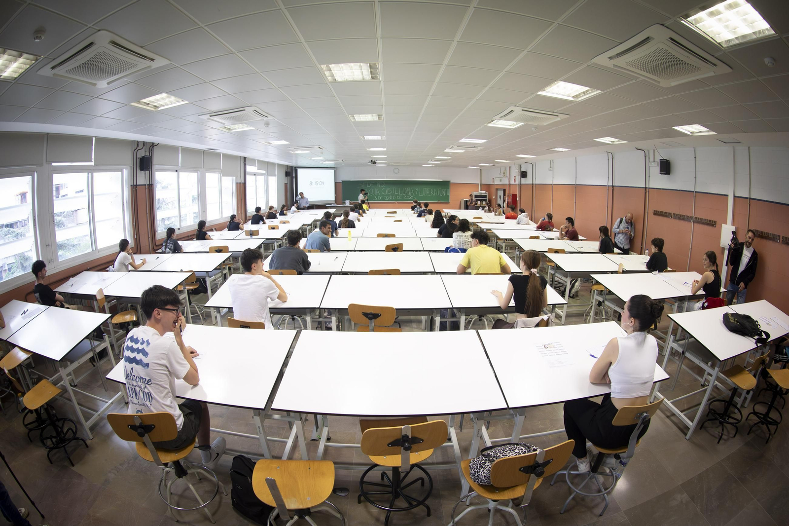 El primer día de Selectividad en Granada, en imágenes