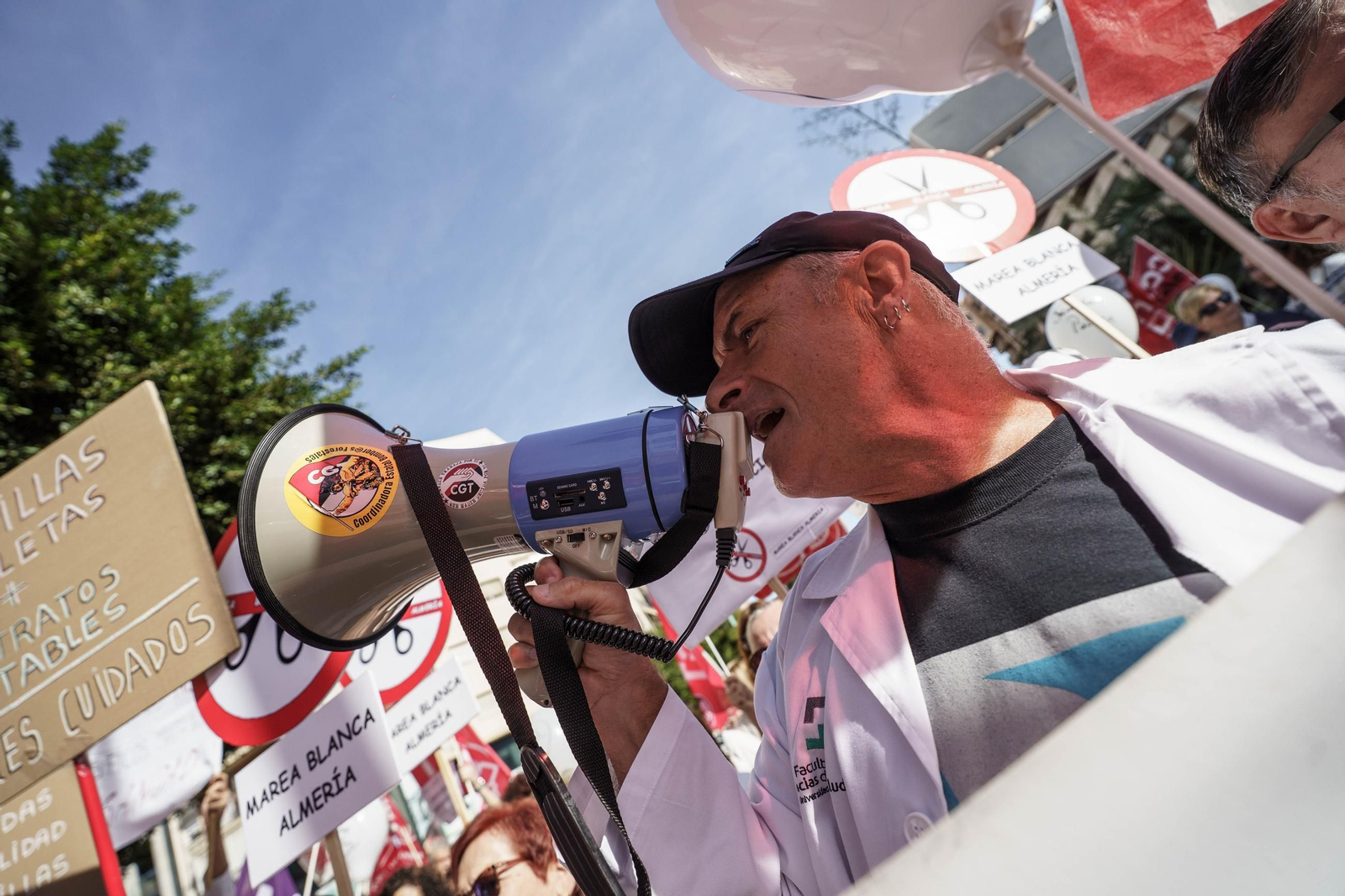 "La sanidad se defiende, gobierne quien gobierne", Almería se lanza a las calles por la sanidad pública