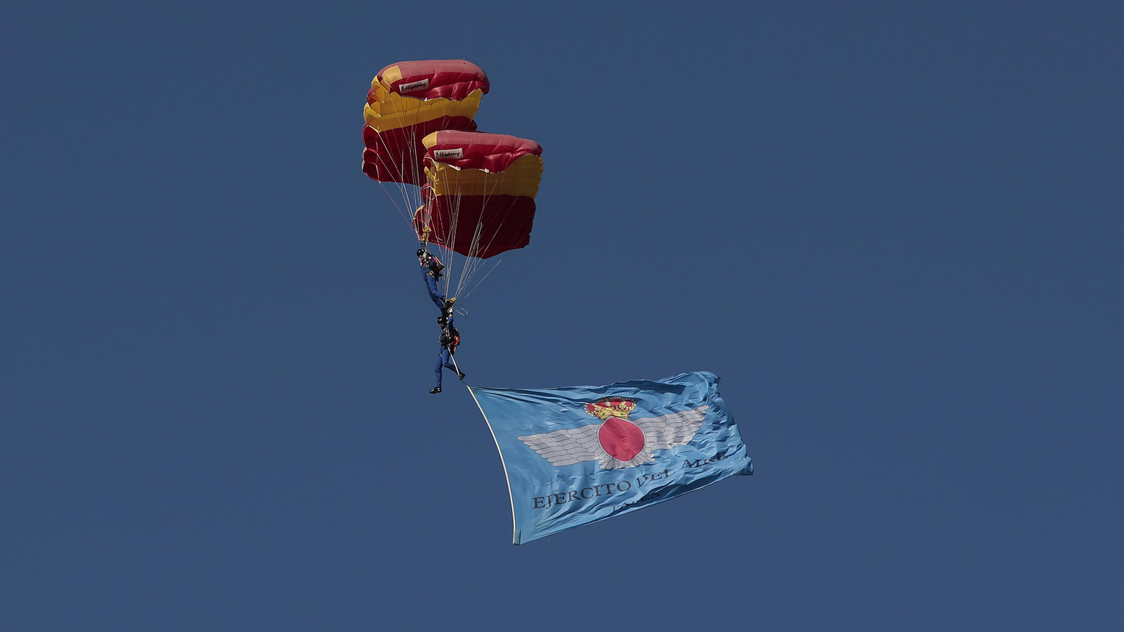 Imágenes de la exhibición aérea en Tablada con motivo de su centenario