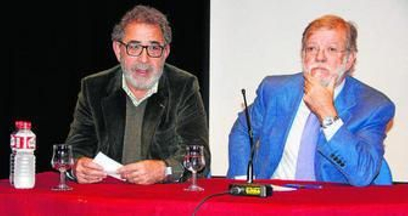 El expresidente de la Junta de Extremadura, Juan Carlos Rodríguez Ibarra, junto al director del IES José Luis Tejada.