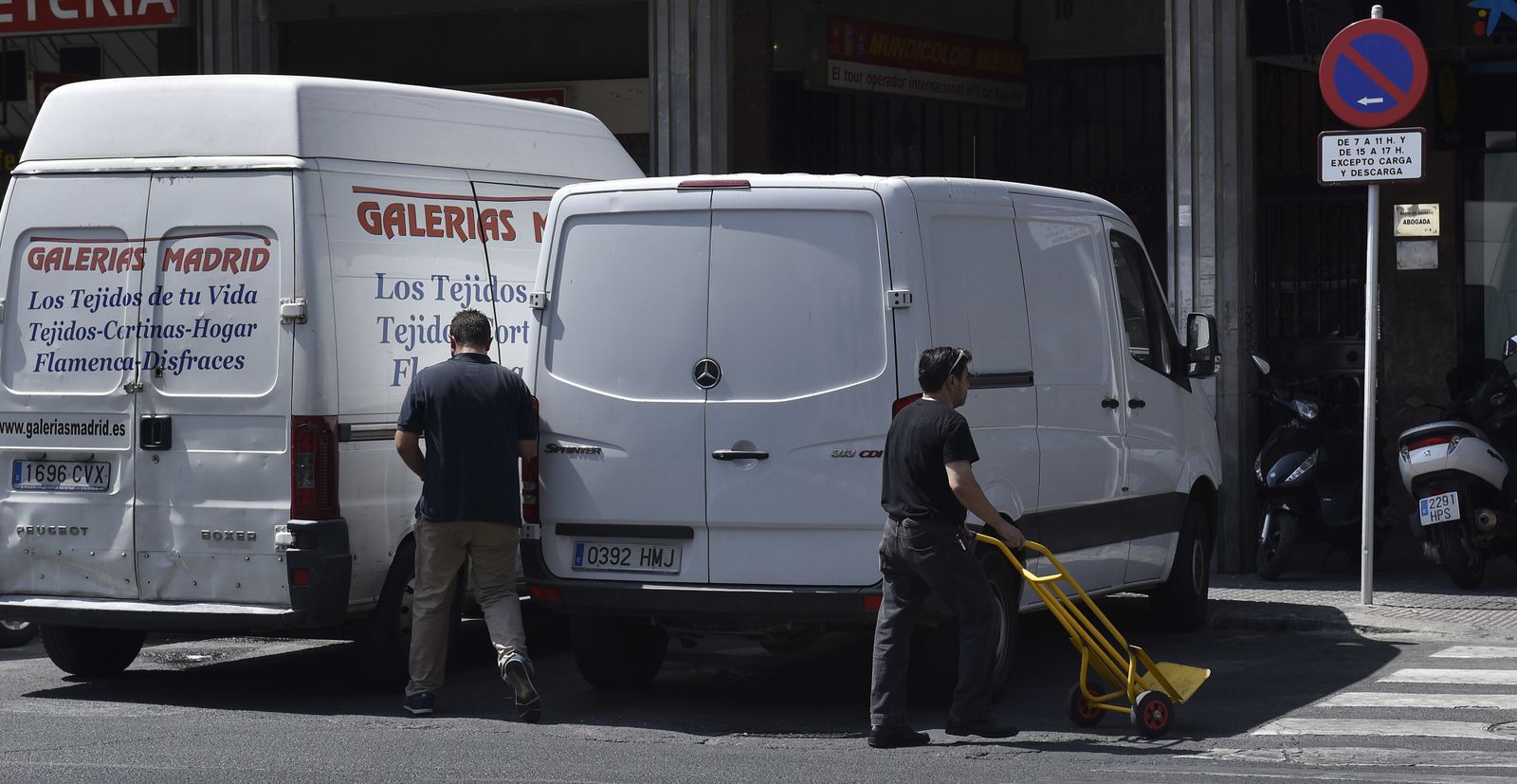 Zona de carga y descarga en la calle Imagen.