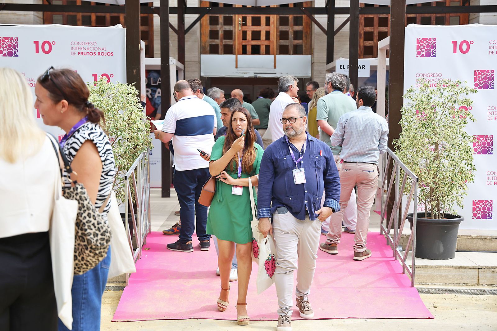 Imágenes del ambiente en el X Congreso de Frutos Rojos de Huelva