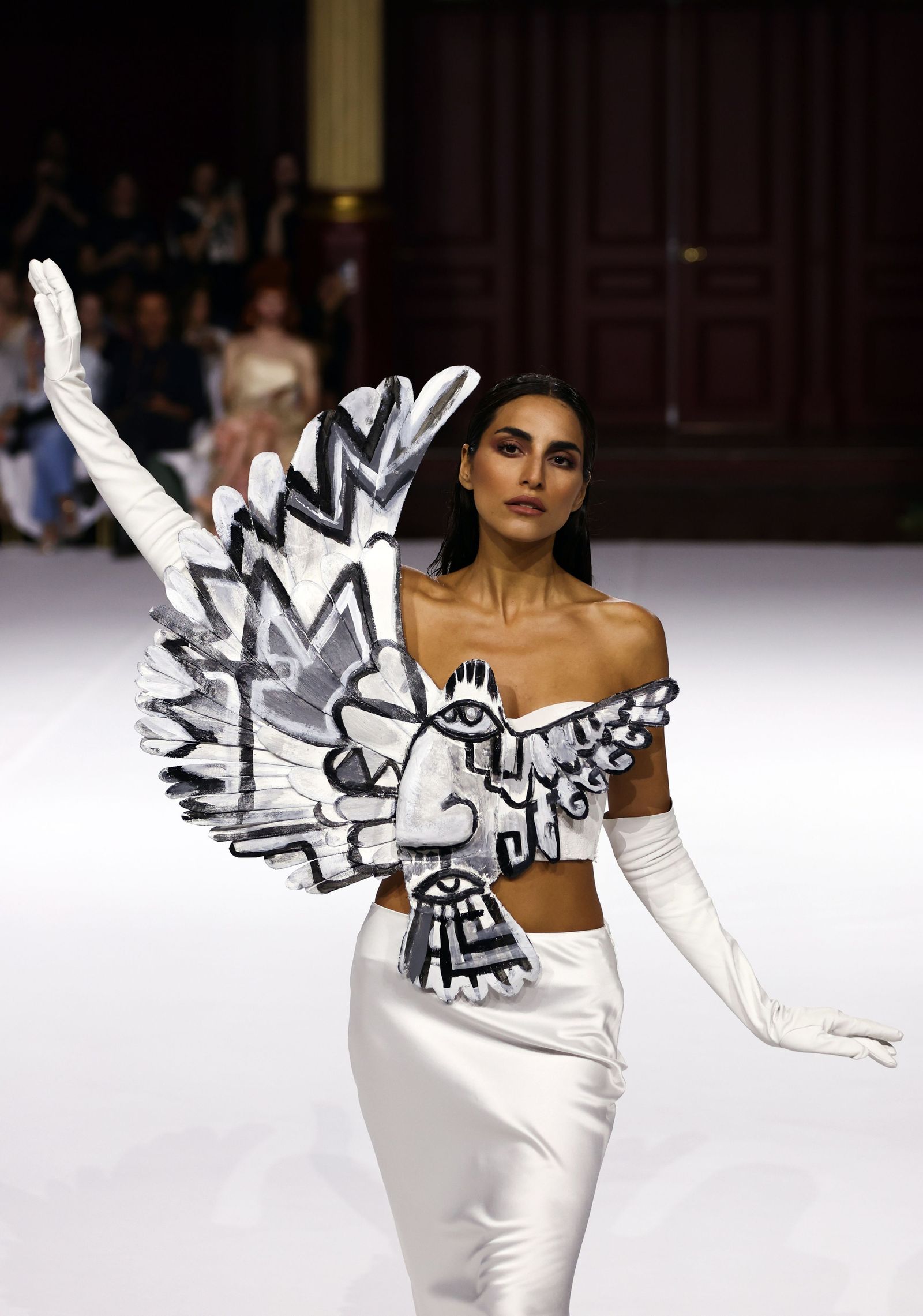 El desfile de la colección 'Fieras' de Juana Martín en París, en imágenes