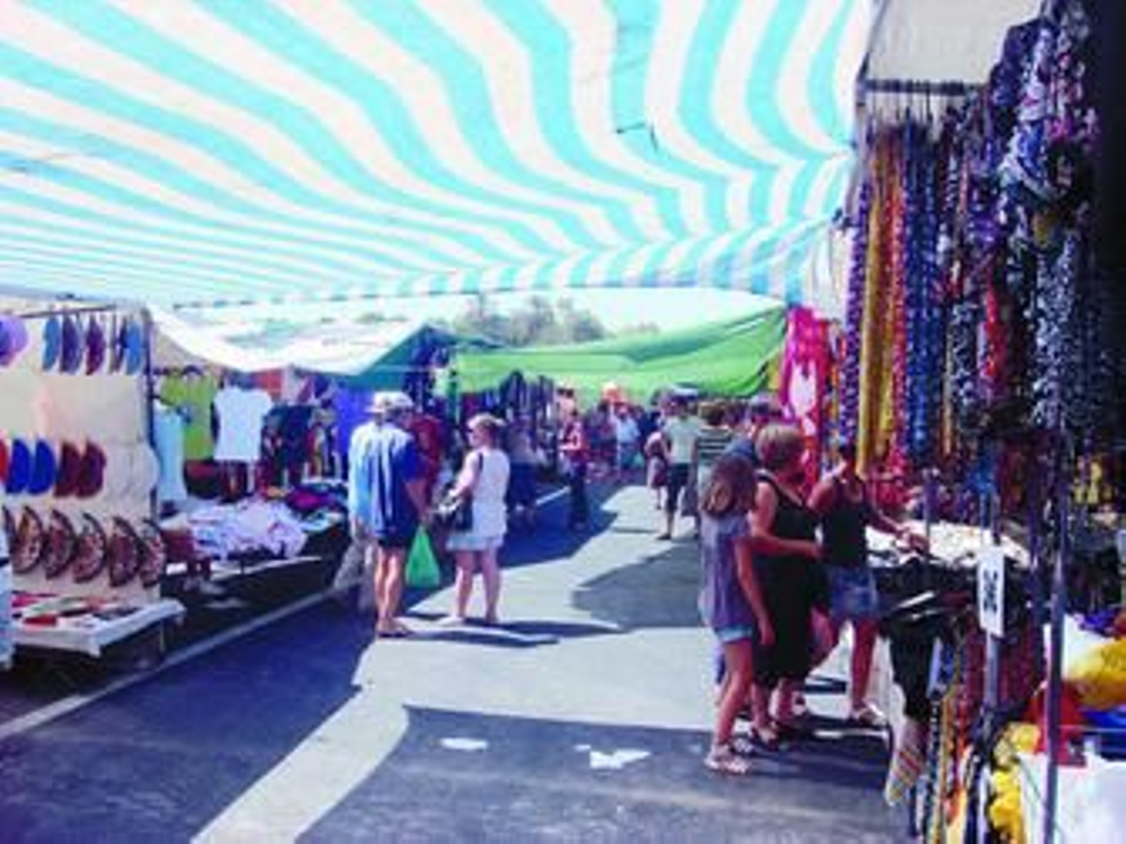 Ayer se celebró el primer mercado en el recinto ferial