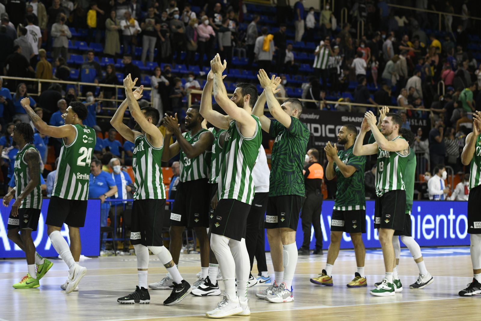 Las imágenes de la fiesta del Coosur Betis