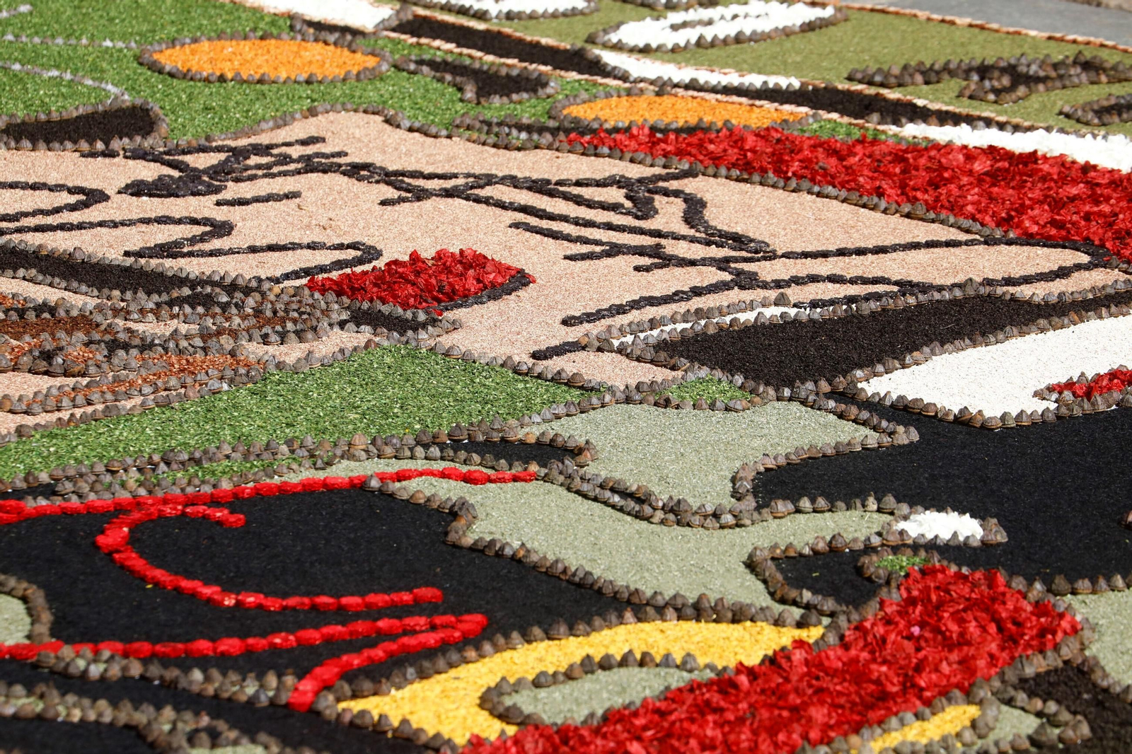 Las imágenes de la espectacular alfombra floral inspirada en Romero de Torres