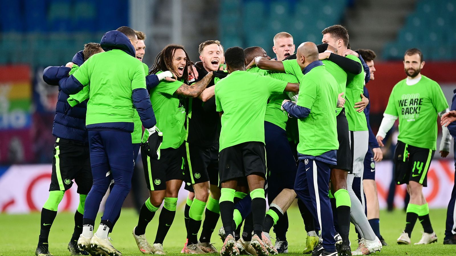 Los jugadores del Wolfsburgo celebran su clasificación para la Champions.