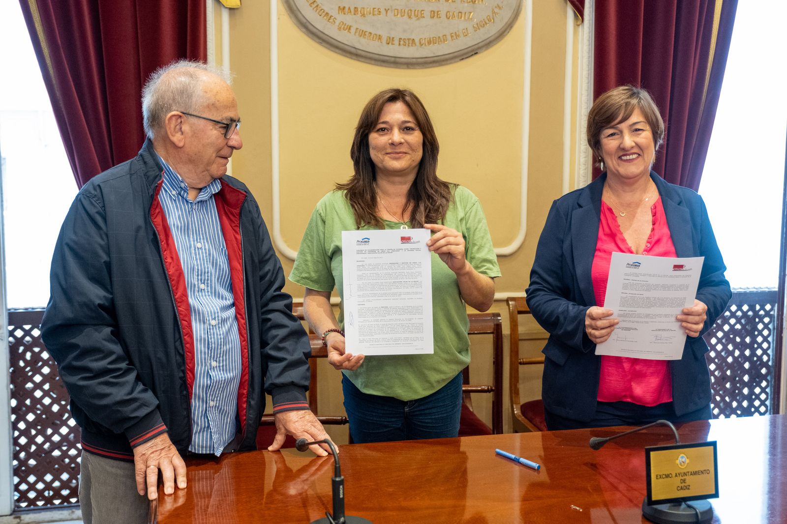 Ayuntamiento de Cádiz y Calor en la Noche firman el convenio para la cesión de una vivienda para personas sin hogar.
